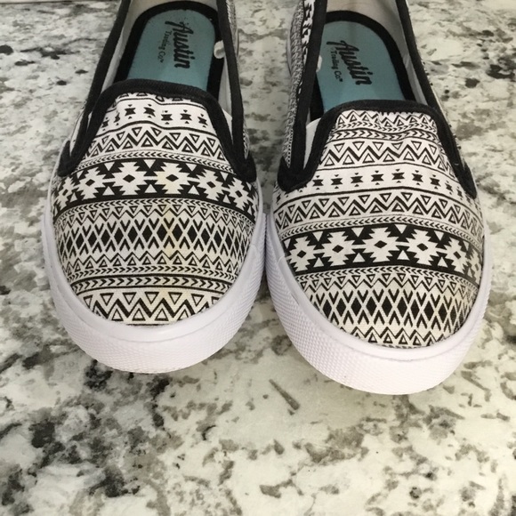 Austin Trading Company Women's Sneakers/Tennis Shoes - Picture 9 of 12